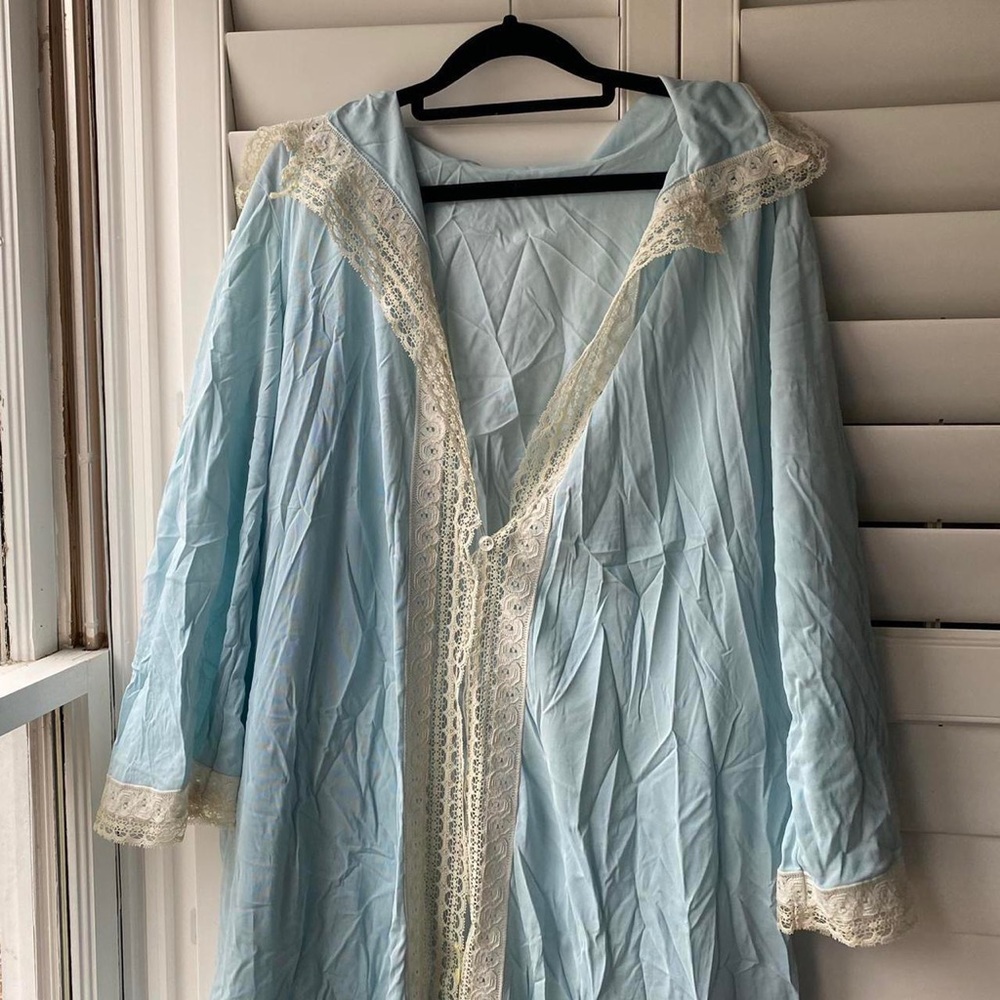 blue and white vintage lace robe